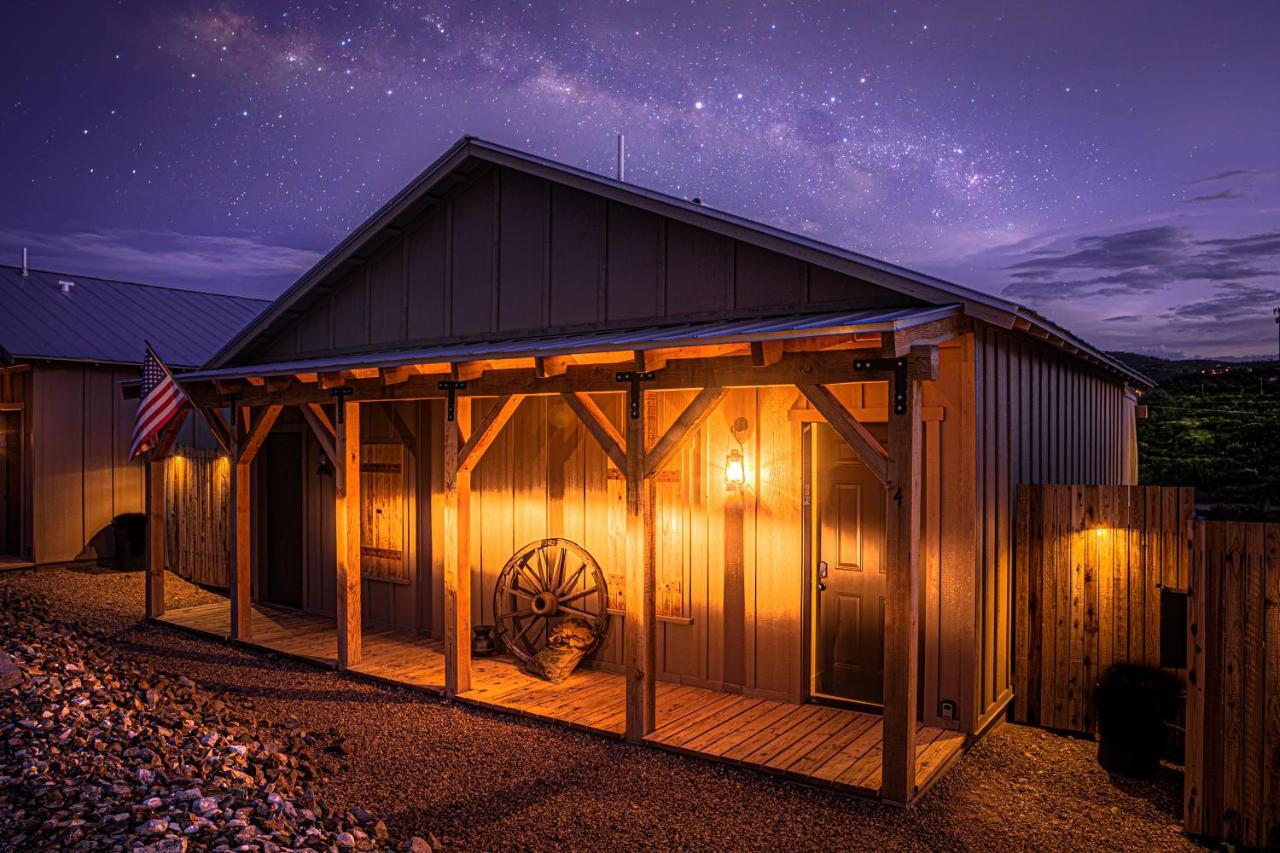 -Pet Friendly- Miners Cabin #5 -Two Double Beds - Private Balcony Tombstone Εξωτερικό φωτογραφία