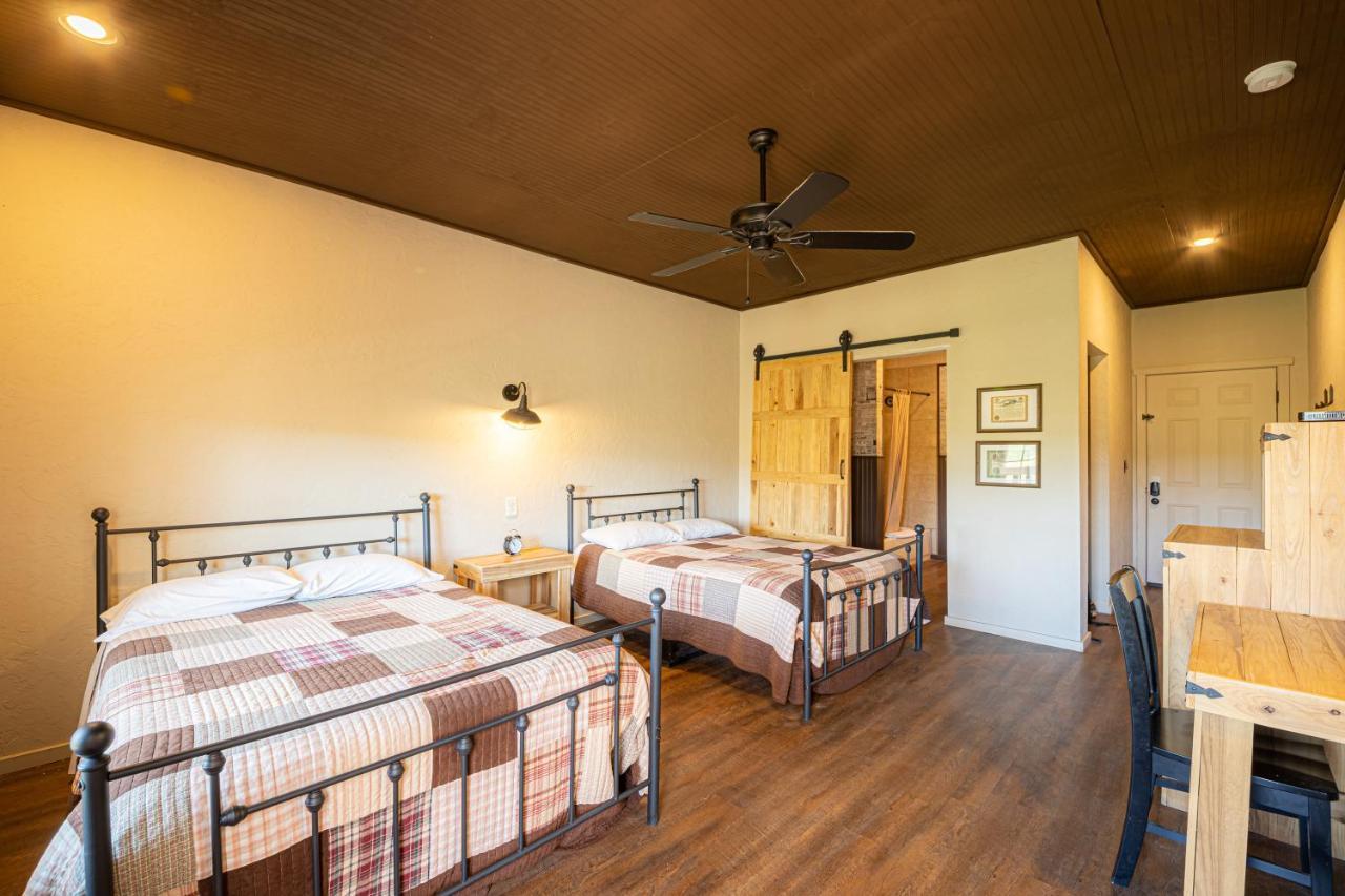 -Pet Friendly- Miners Cabin #5 -Two Double Beds - Private Balcony Tombstone Εξωτερικό φωτογραφία