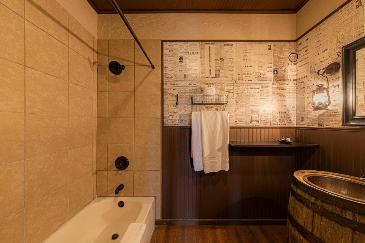 -Pet Friendly- Miners Cabin #5 -Two Double Beds - Private Balcony Tombstone Εξωτερικό φωτογραφία