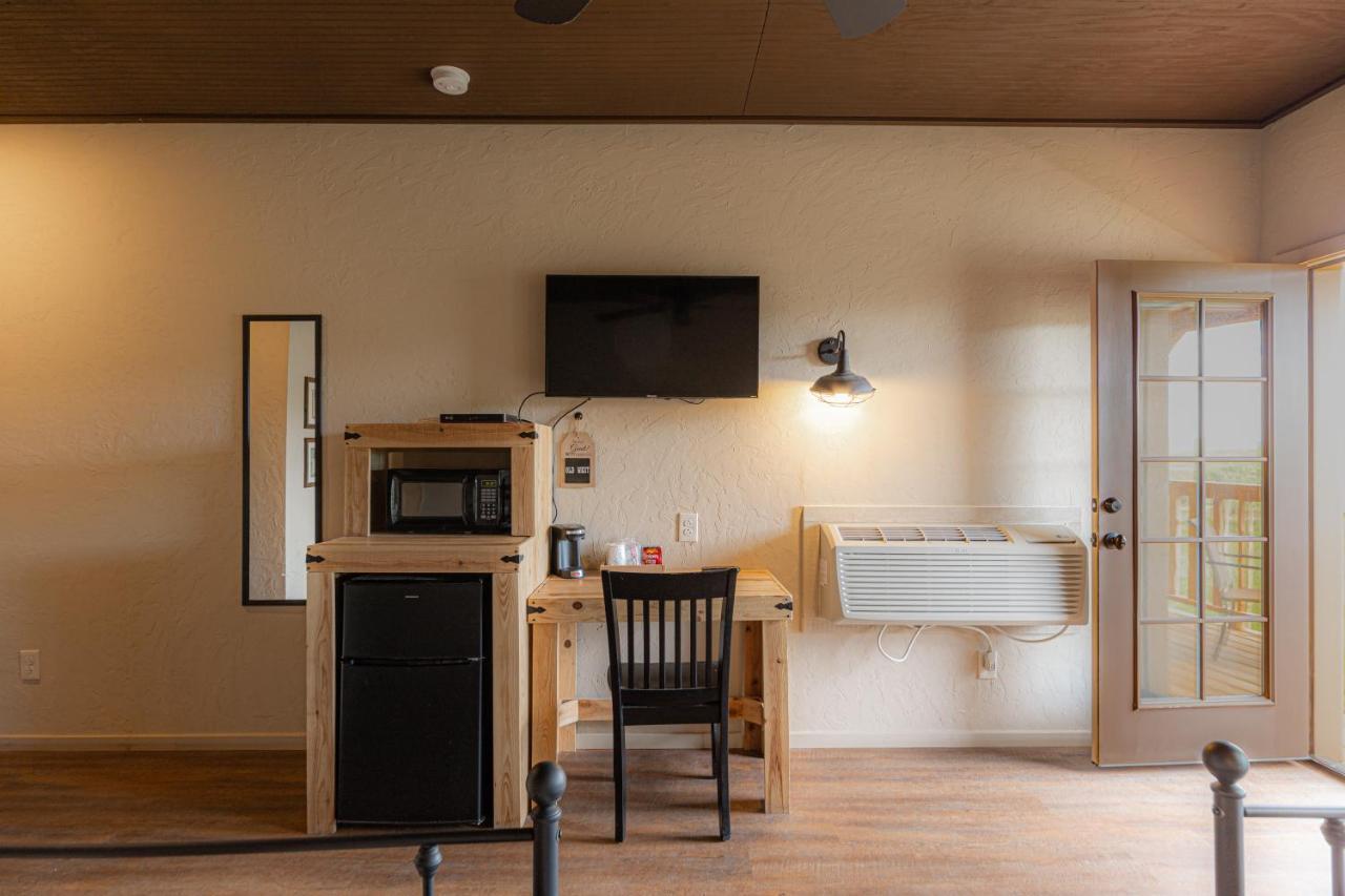 -Pet Friendly- Miners Cabin #5 -Two Double Beds - Private Balcony Tombstone Εξωτερικό φωτογραφία