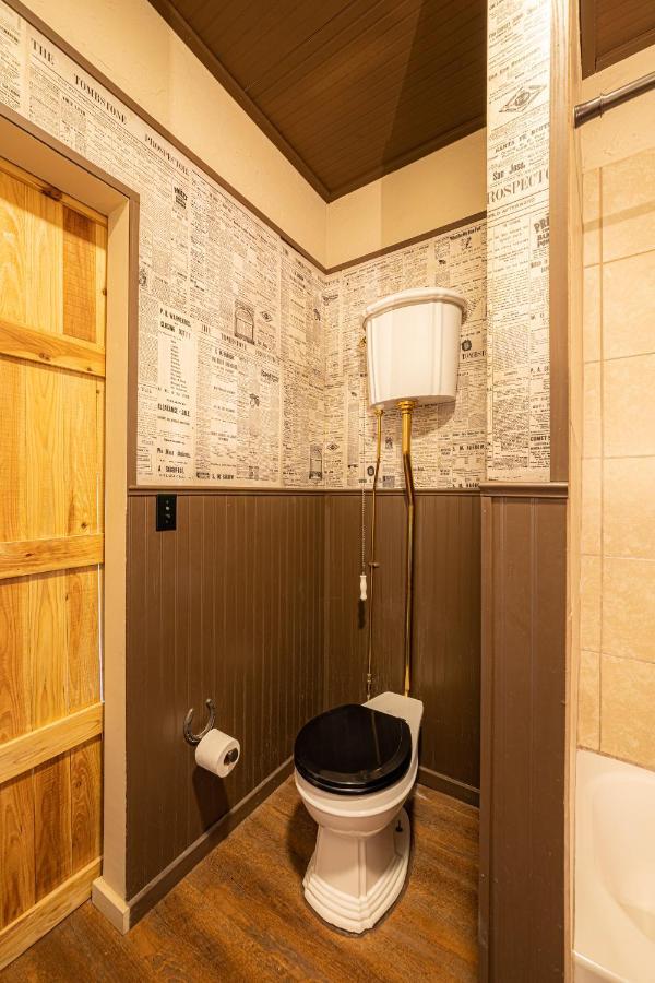 -Pet Friendly- Miners Cabin #5 -Two Double Beds - Private Balcony Tombstone Εξωτερικό φωτογραφία
