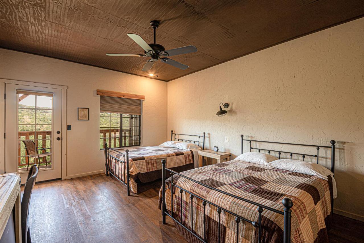 -Pet Friendly- Miners Cabin #5 -Two Double Beds - Private Balcony Tombstone Εξωτερικό φωτογραφία