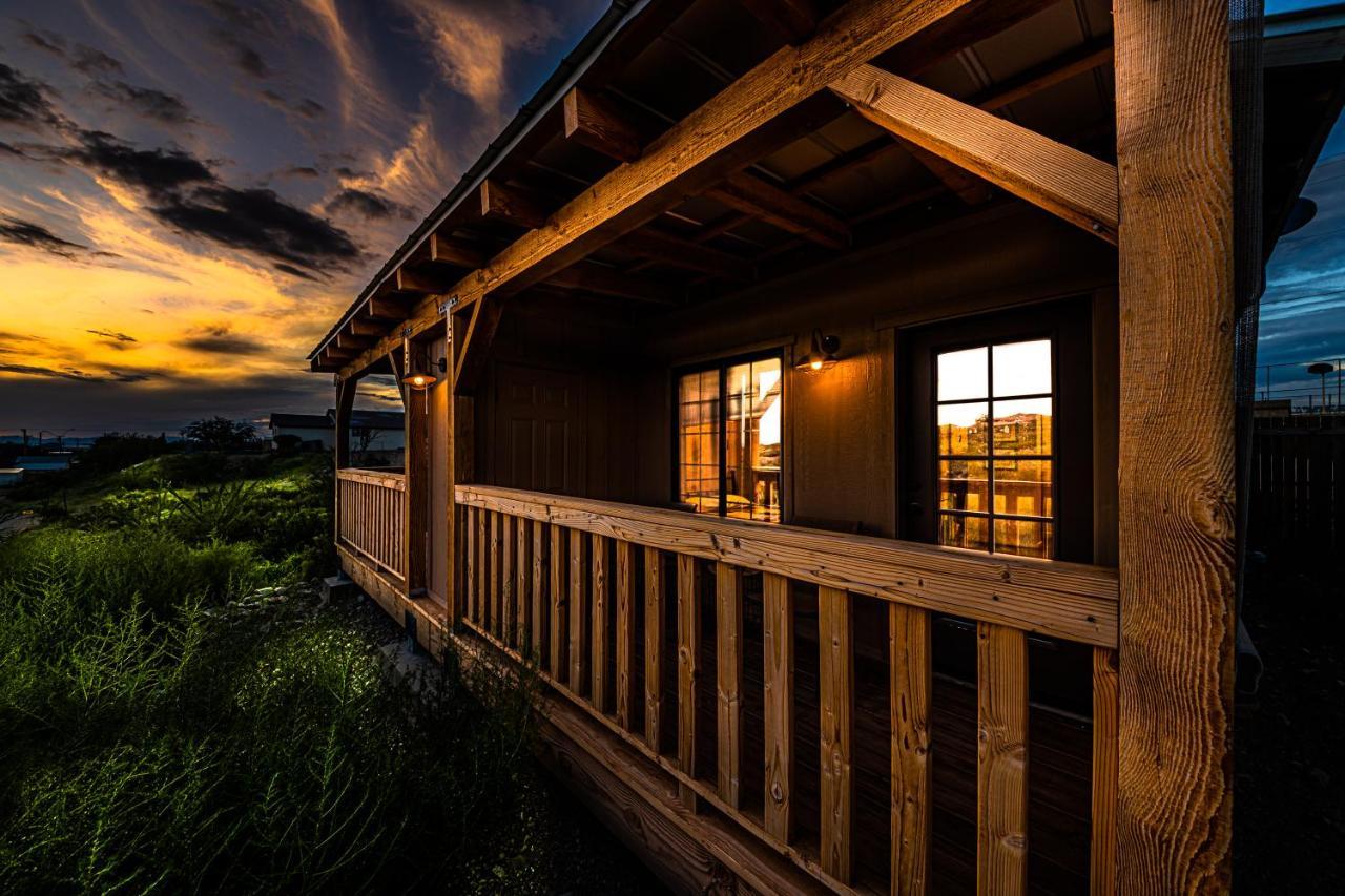 -Pet Friendly- Miners Cabin #5 -Two Double Beds - Private Balcony Tombstone Εξωτερικό φωτογραφία