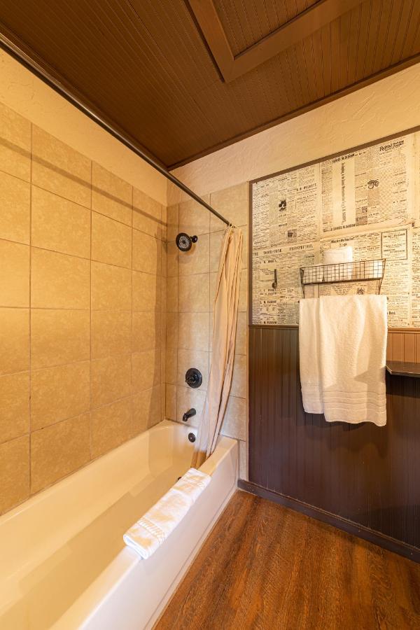-Pet Friendly- Miners Cabin #5 -Two Double Beds - Private Balcony Tombstone Εξωτερικό φωτογραφία