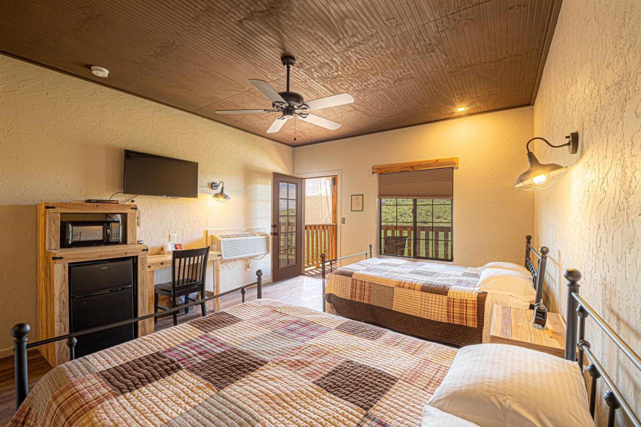-Pet Friendly- Miners Cabin #5 -Two Double Beds - Private Balcony Tombstone Εξωτερικό φωτογραφία