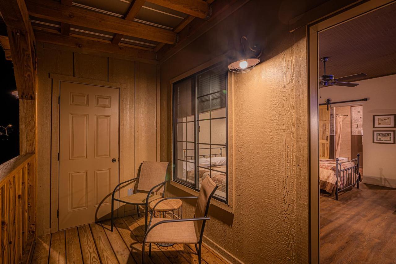 -Pet Friendly- Miners Cabin #5 -Two Double Beds - Private Balcony Tombstone Εξωτερικό φωτογραφία