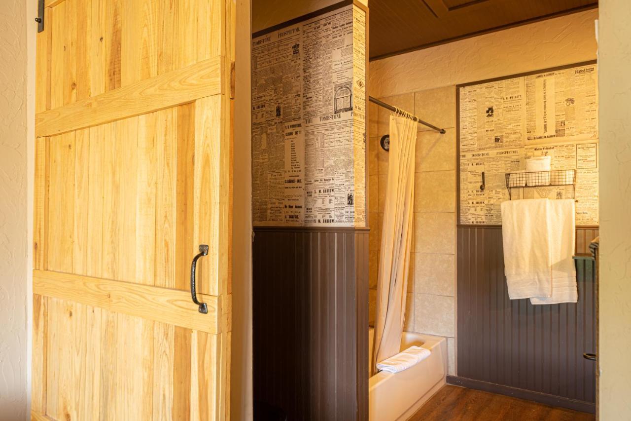 -Pet Friendly- Miners Cabin #5 -Two Double Beds - Private Balcony Tombstone Εξωτερικό φωτογραφία