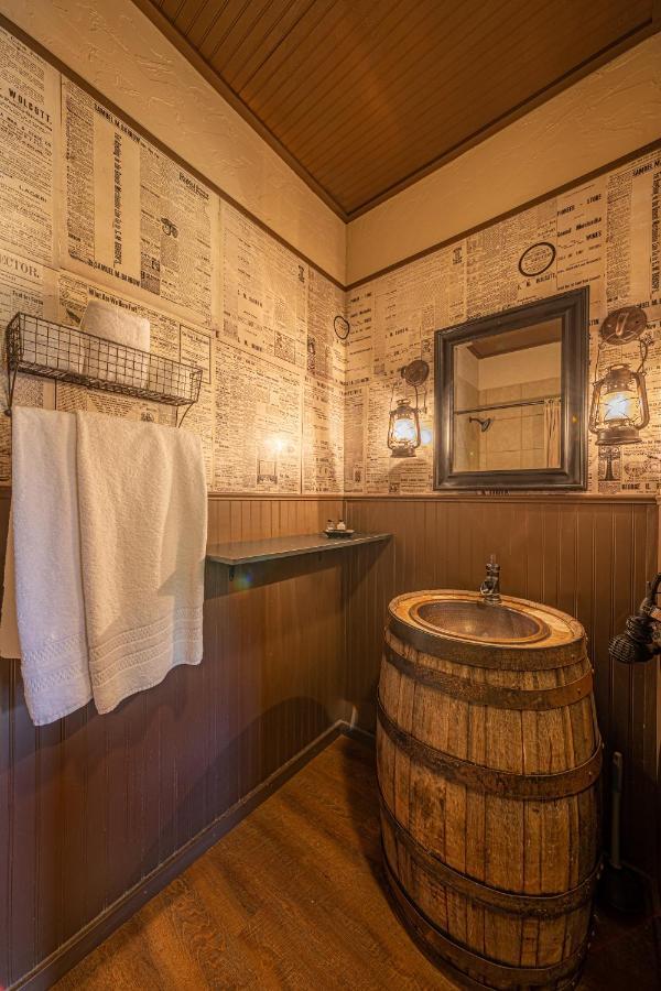 -Pet Friendly- Miners Cabin #5 -Two Double Beds - Private Balcony Tombstone Εξωτερικό φωτογραφία
