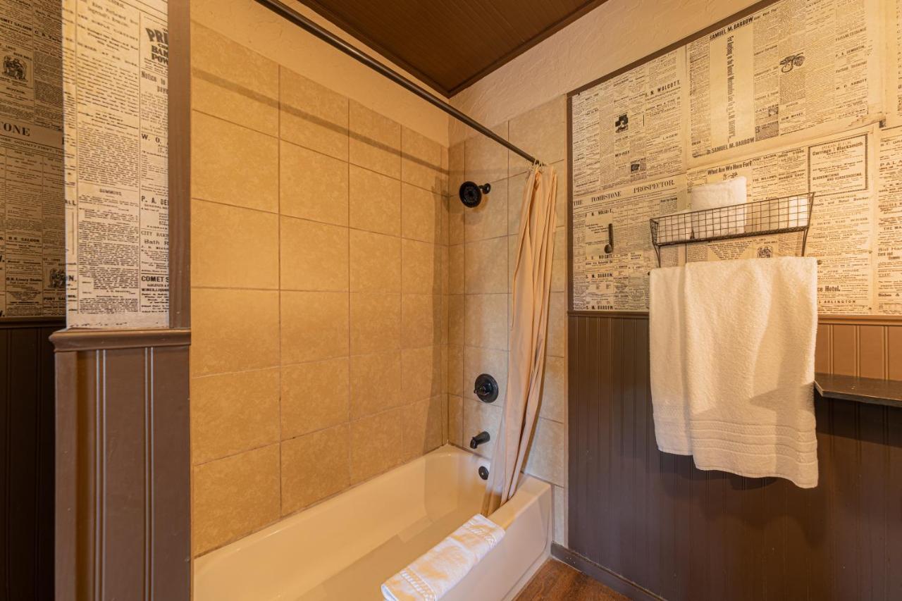 -Pet Friendly- Miners Cabin #5 -Two Double Beds - Private Balcony Tombstone Εξωτερικό φωτογραφία