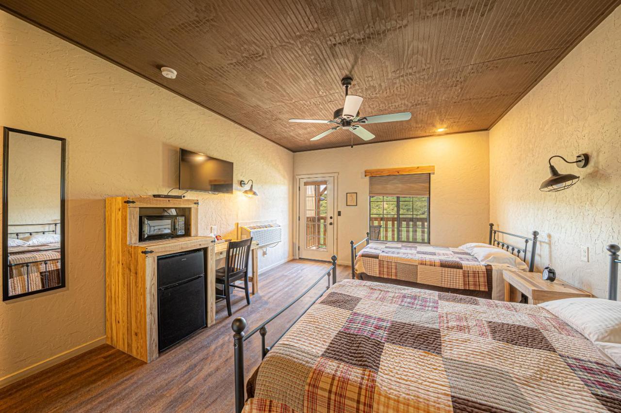 -Pet Friendly- Miners Cabin #5 -Two Double Beds - Private Balcony Tombstone Εξωτερικό φωτογραφία