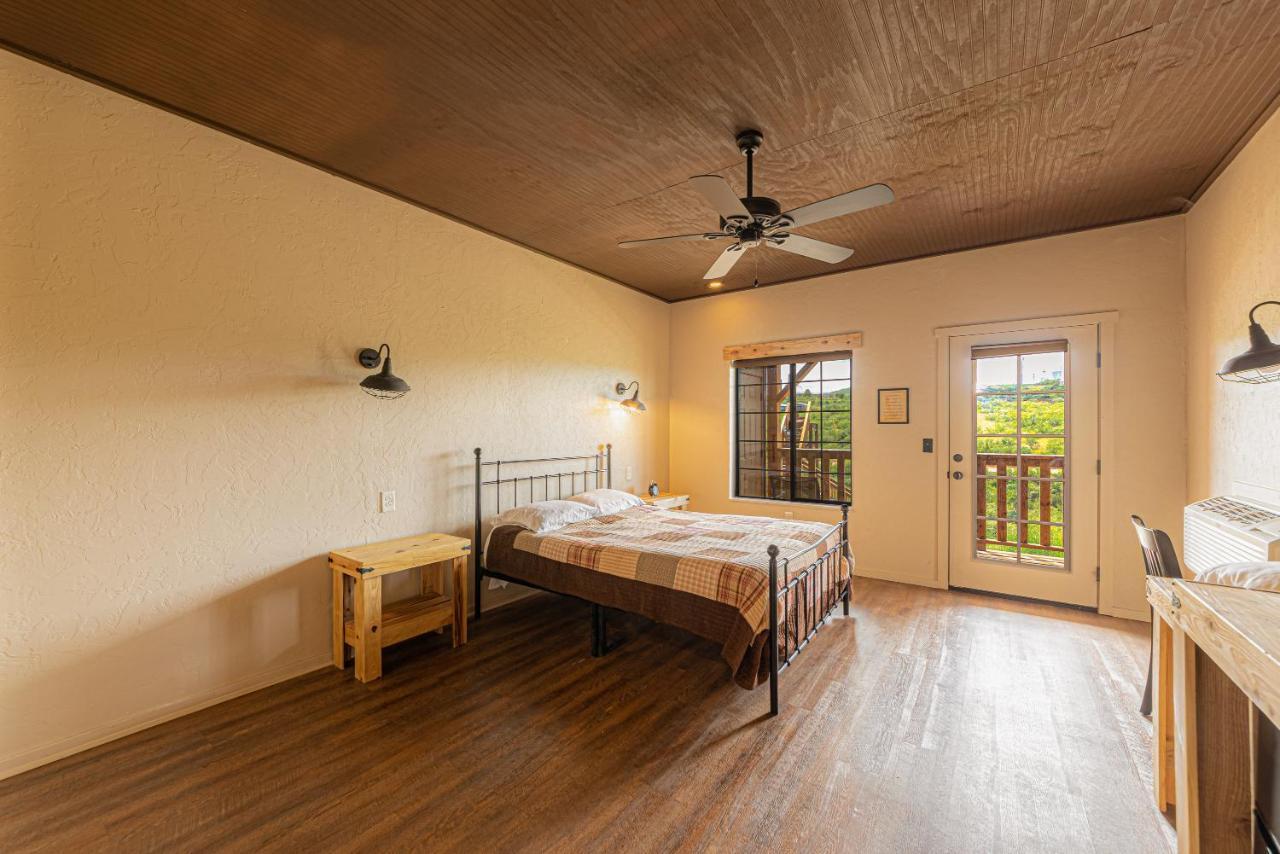 -Pet Friendly- Miners Cabin #5 -Two Double Beds - Private Balcony Tombstone Εξωτερικό φωτογραφία